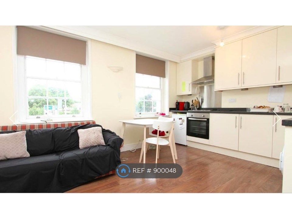 Property photo 2 of 6 Kitchen