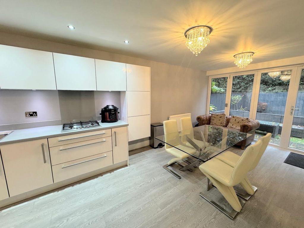 Property photo 2 of 12 Kitchen / Dining Area