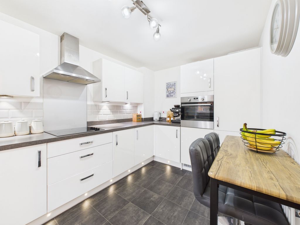 Property photo 2 of 27