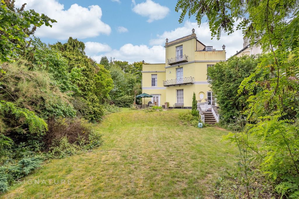 Property photo 1 of 25