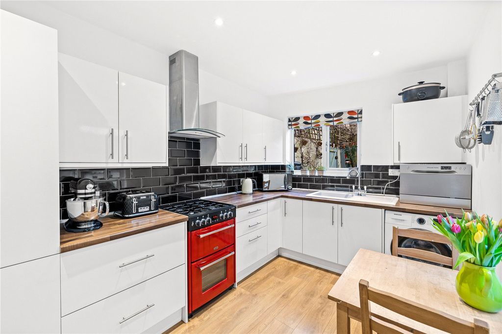 Property photo 2 of 19 Picture No. 10