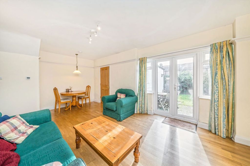 Property photo 2 of 8