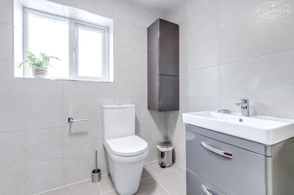 Property photo 2 of 22 Wet Room