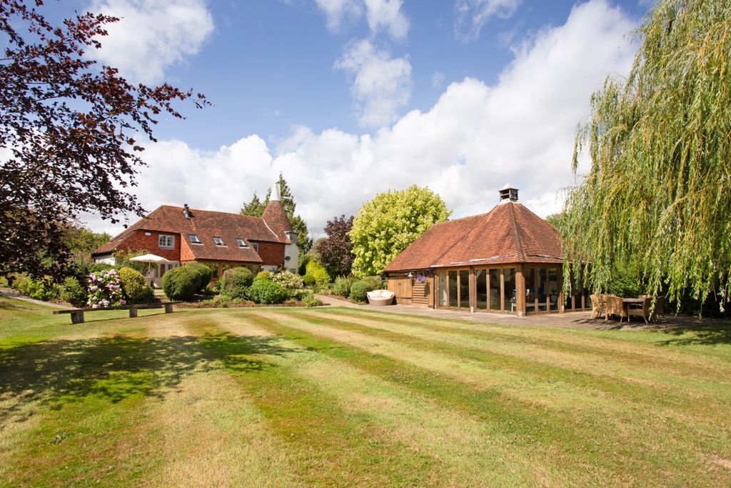 Property photo 3 of 16 Pennybridge Oast ...