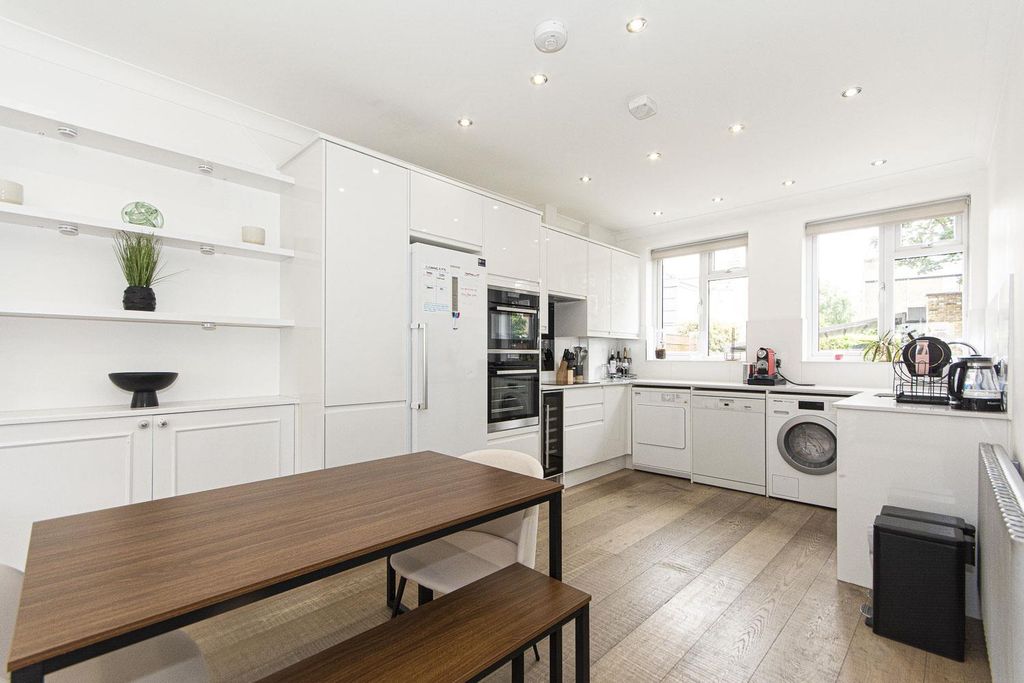 Property photo 3 of 12 Northcote 79A 2023 (7).Jpg