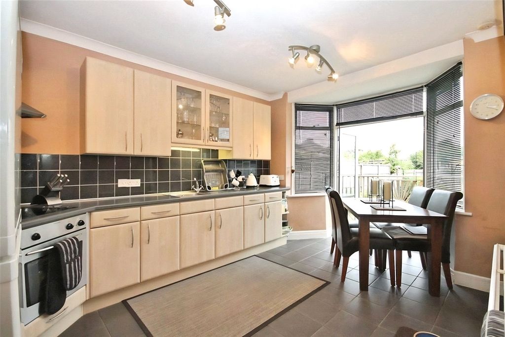 Property photo 2 of 11 Kitchen