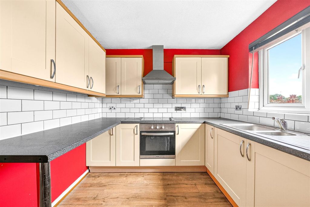 Property photo 3 of 14 Kitchen