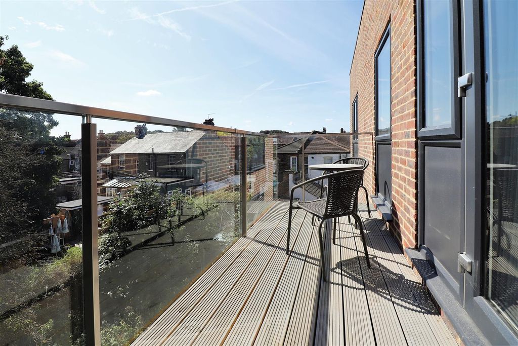 Property photo 3 of 20 Balcony.Jpg