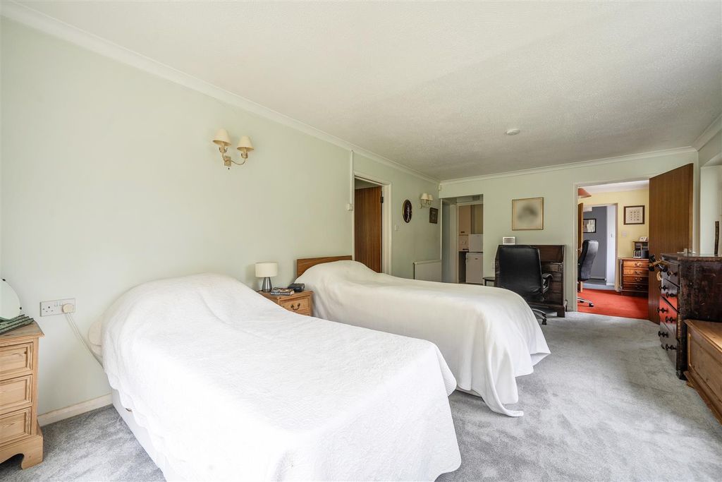 Additional image 15 of 4 bed bungalow for saleArdwell Close, Crowthorne, Berkshire RG45