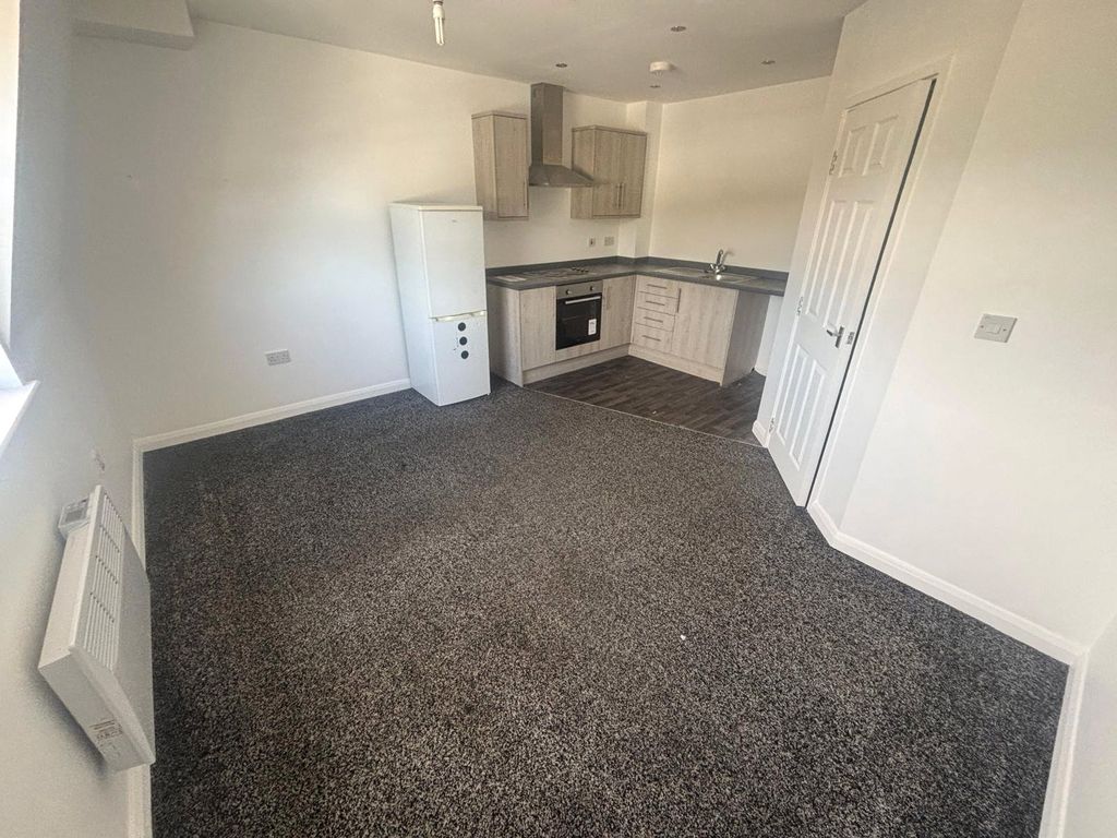 Property photo 3 of 6 Living/Kitchen