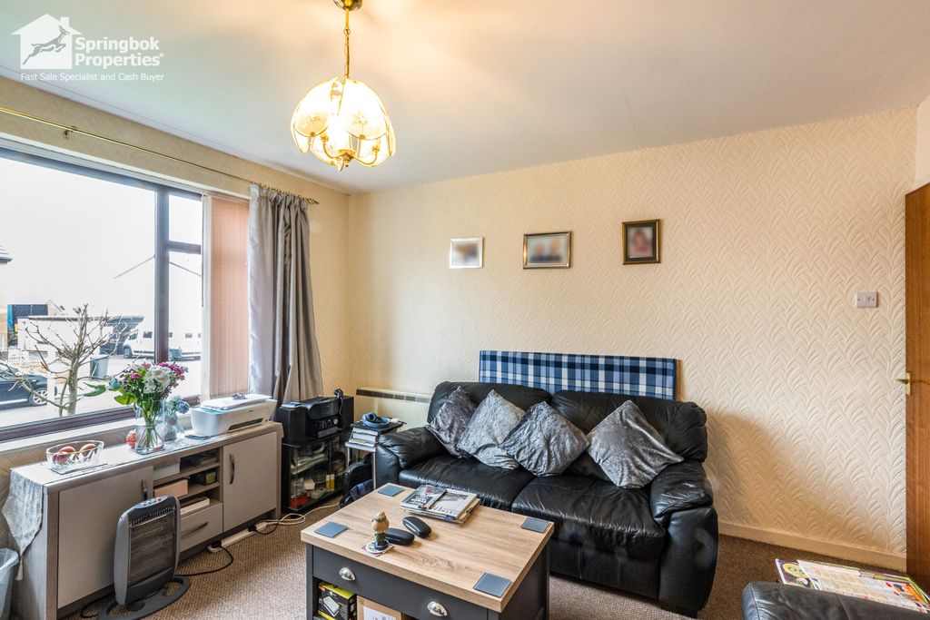 Property photo 3 of 9 Image 2