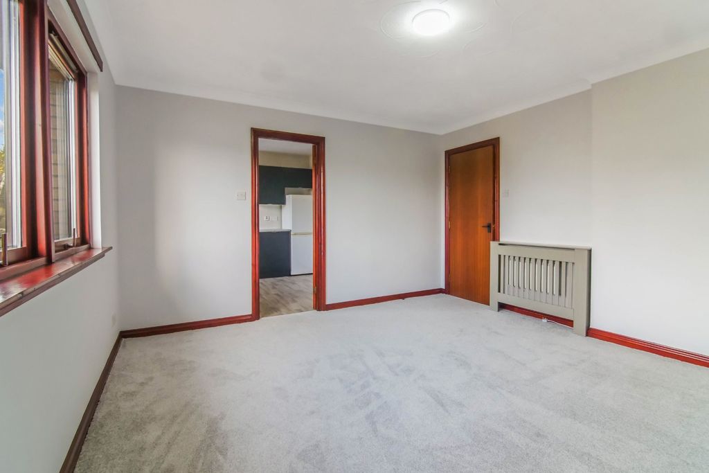 Property photo 2 of 10 Lounge