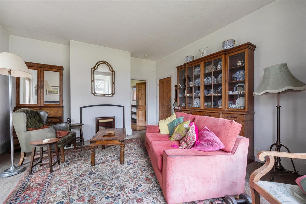 Property photo 3 of 30 1408799-11-69864F004Cf79.Jpg