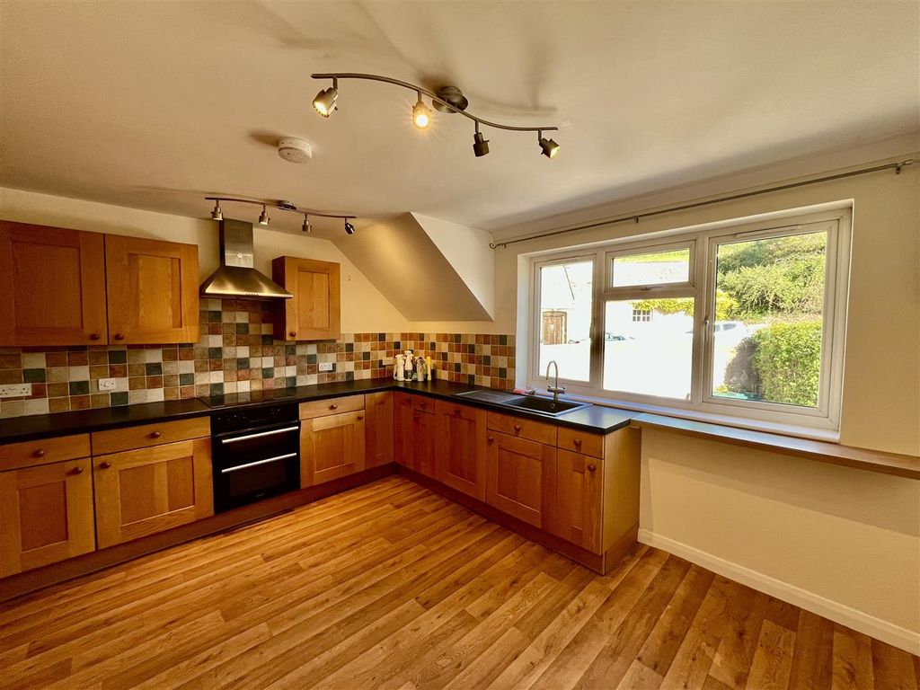 Property photo 2 of 14 Kitchen