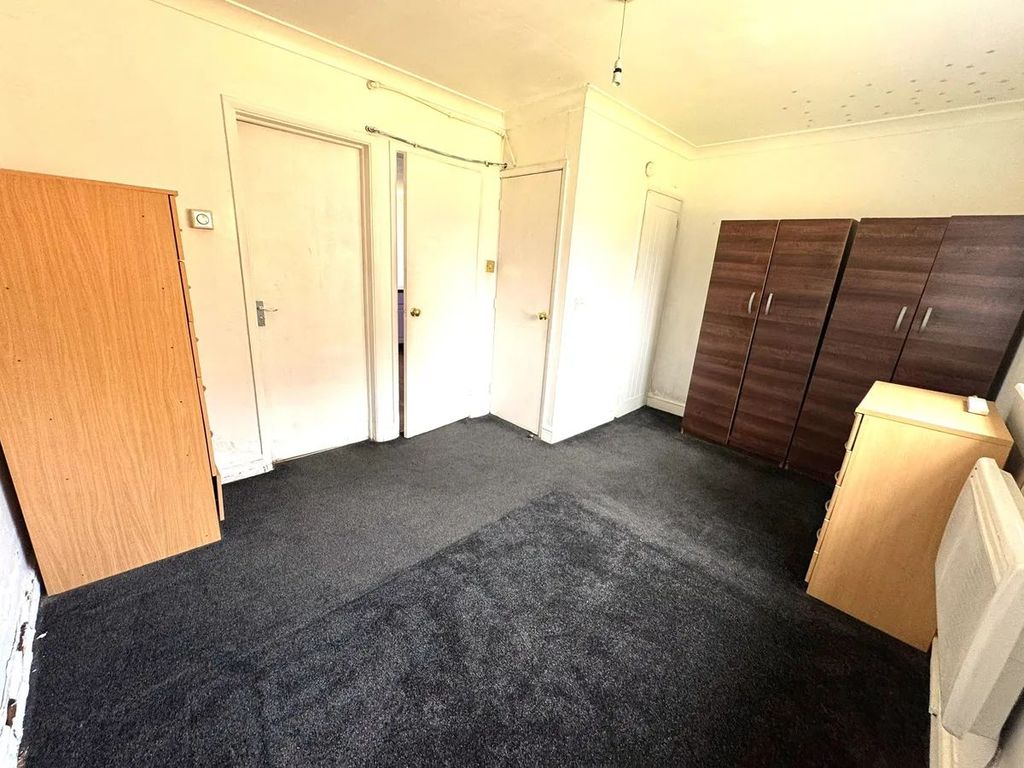 Property photo 3 of 8 Gallery