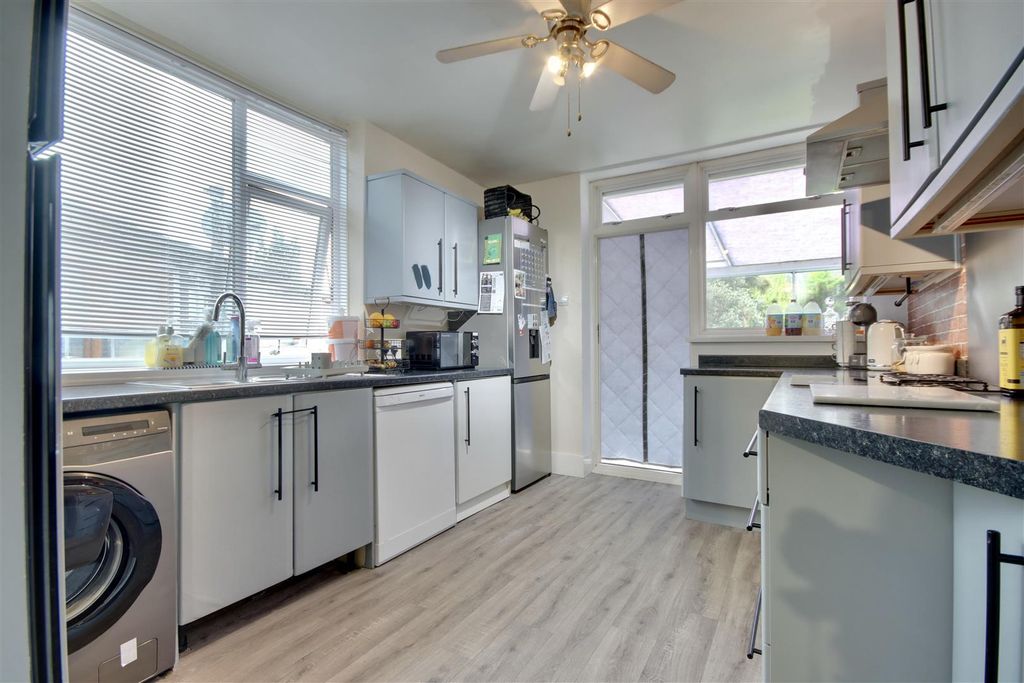 Property photo 2 of 13 C4C68630-43C7-474C-8610-07F2A5B50779_1_201_A.Jpeg