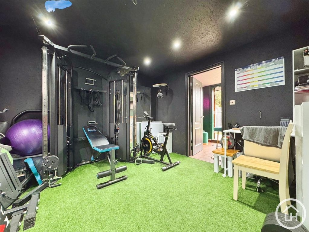 Property photo 3 of 17 Gym