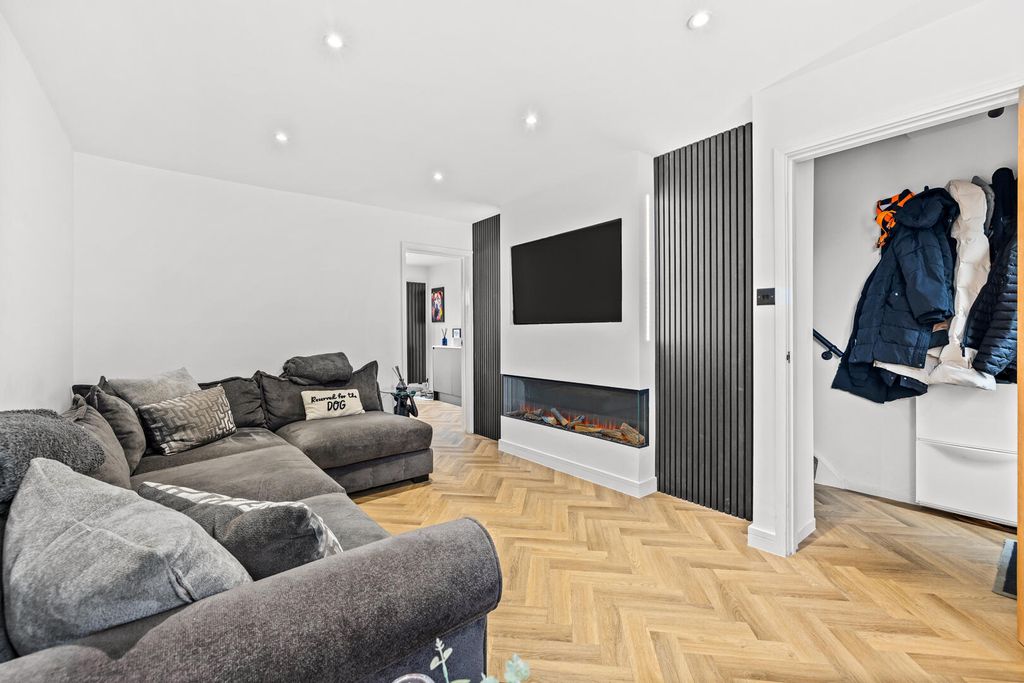 Property photo 2 of 14 Living Room