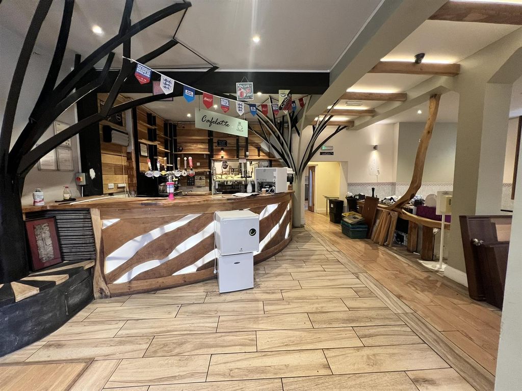 Property photo 2 of 40