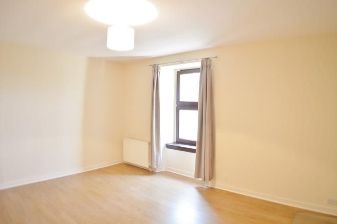 Property photo 3 of 6 Lounge