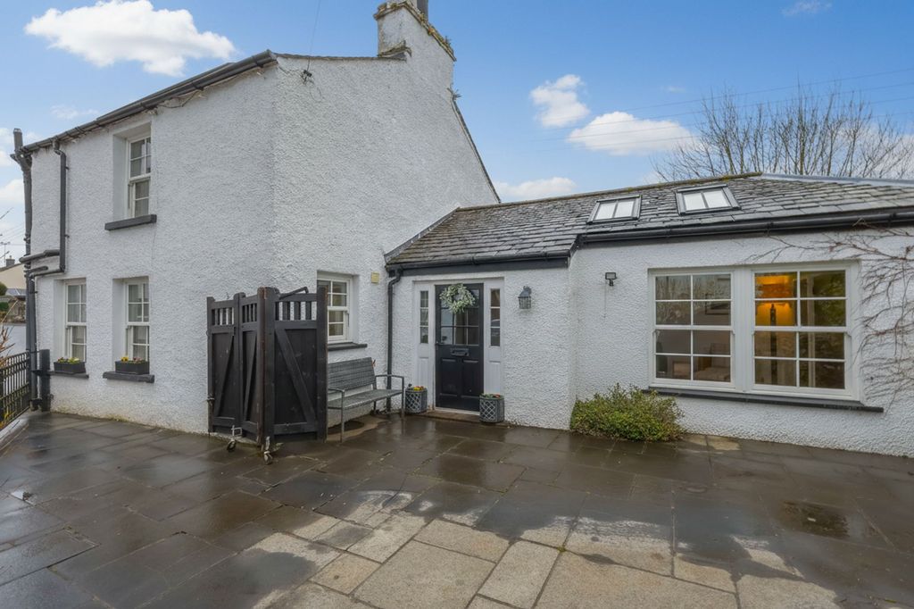 Property photo 1 of 18 Exterior