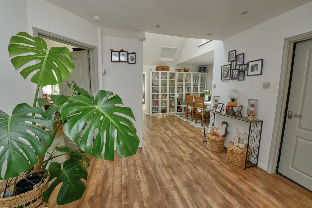 Property photo 2 of 23