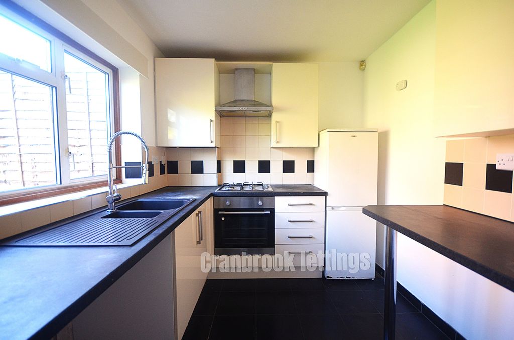 Property photo 1 of 11 Three Bedroom Terraced House To Rent Fullwell Avenue, Ilford Ig5
