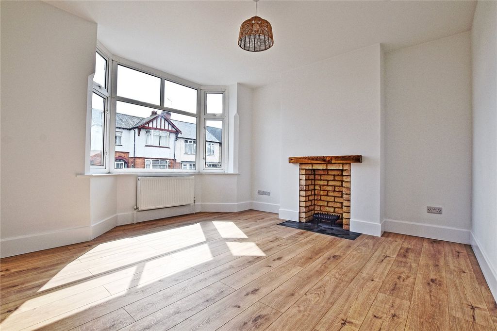 Property photo 2 of 17 Picture No. 01