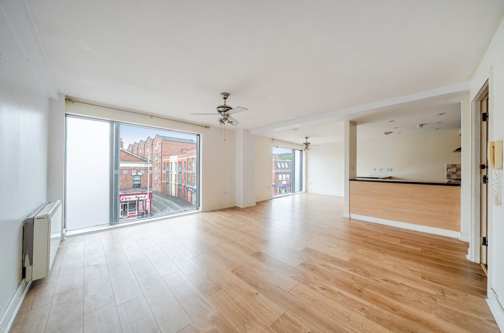 Property photo 2 of 22 1454316-8-6A19499...
