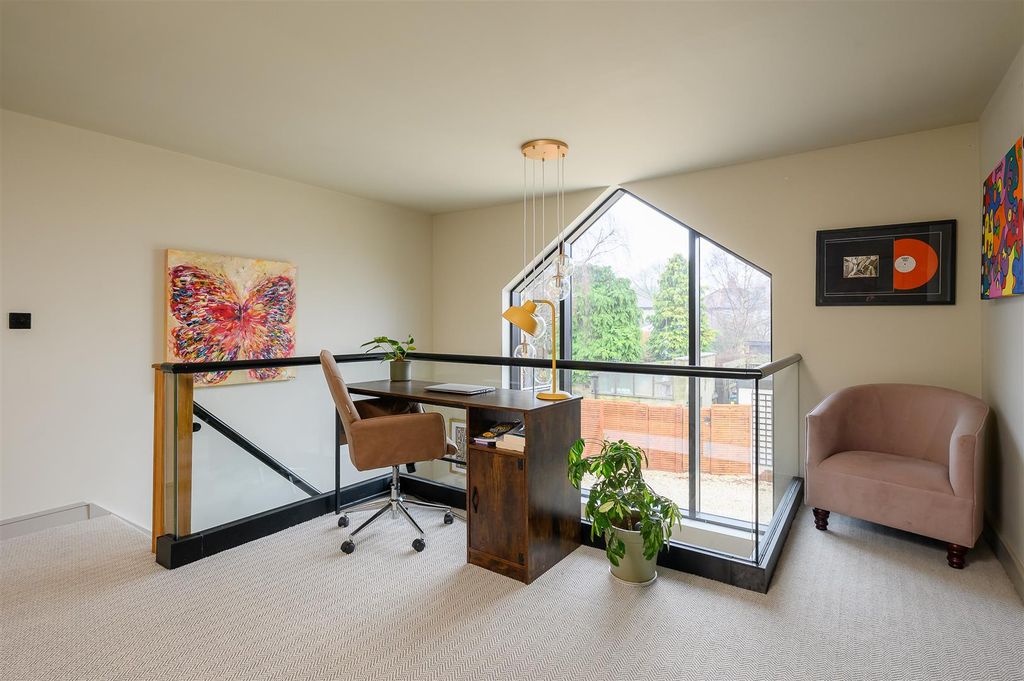 Property photo 2 of 27 Landing