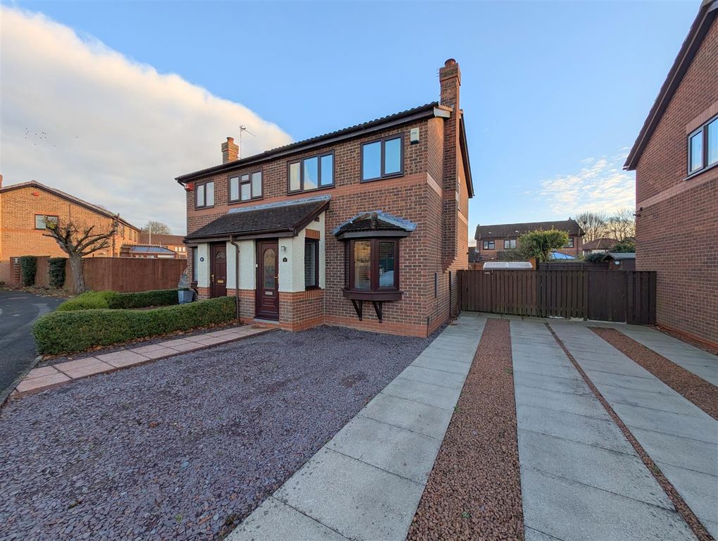 Property photo 1 of 16 Externally