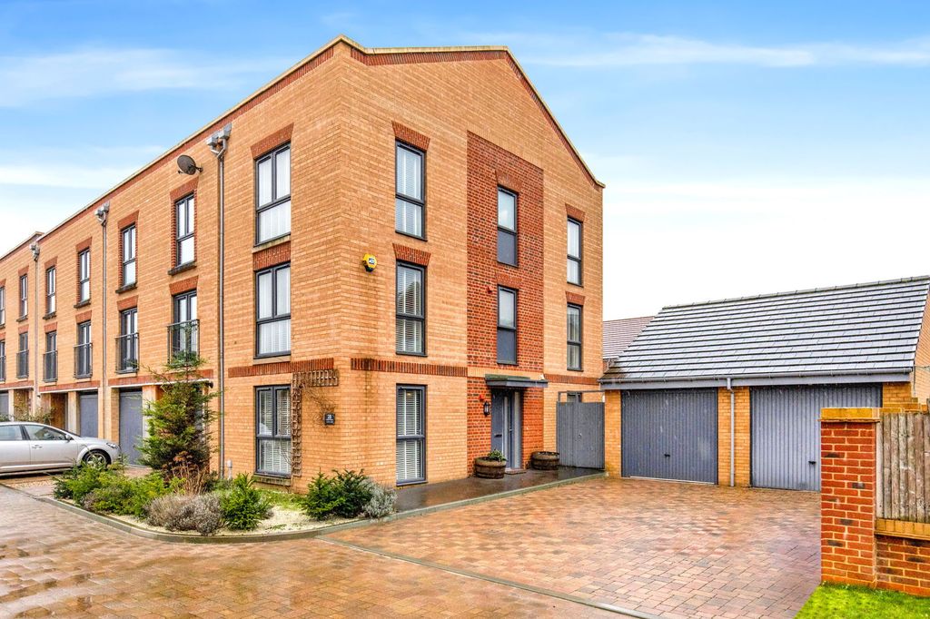 Property photo 2 of 28