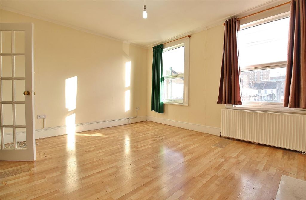 Property photo 3 of 5 Main Bedroom