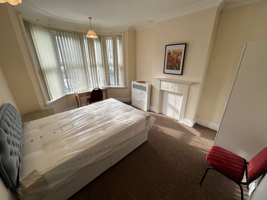 Property photo 2 of 12 Bedroom 1