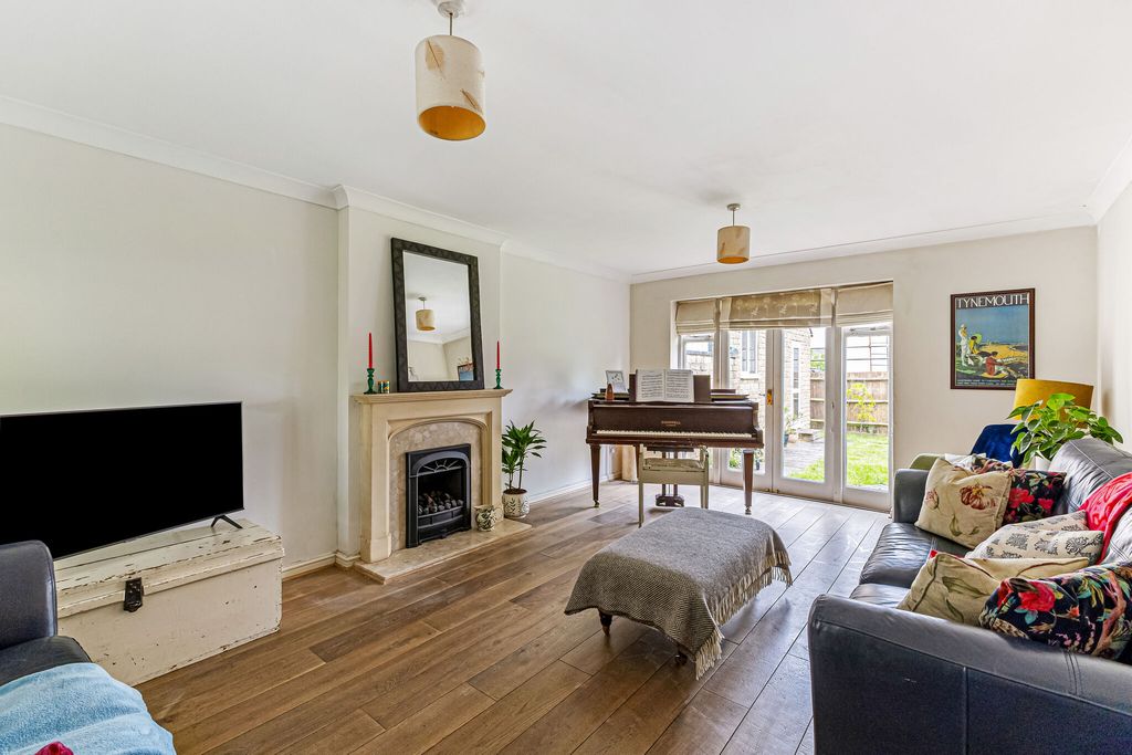 Property photo 3 of 15 Sitting Room