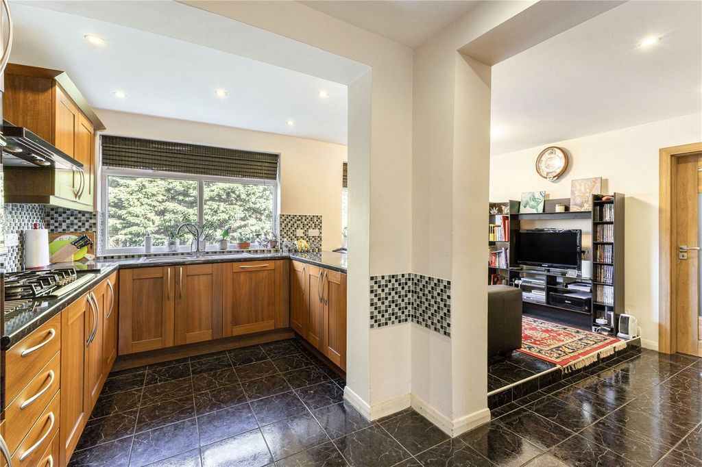 Property photo 3 of 13 Kit/B'fast/Family Rm