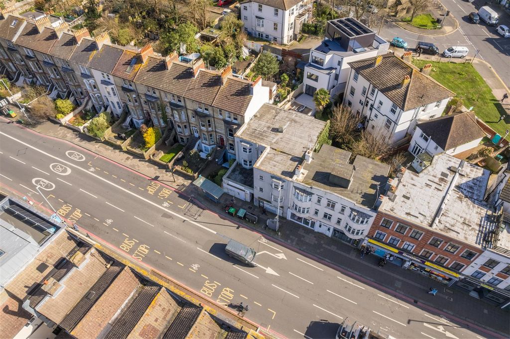 Property photo 3 of 7 188- 189 Lewes Road-4.Jpg