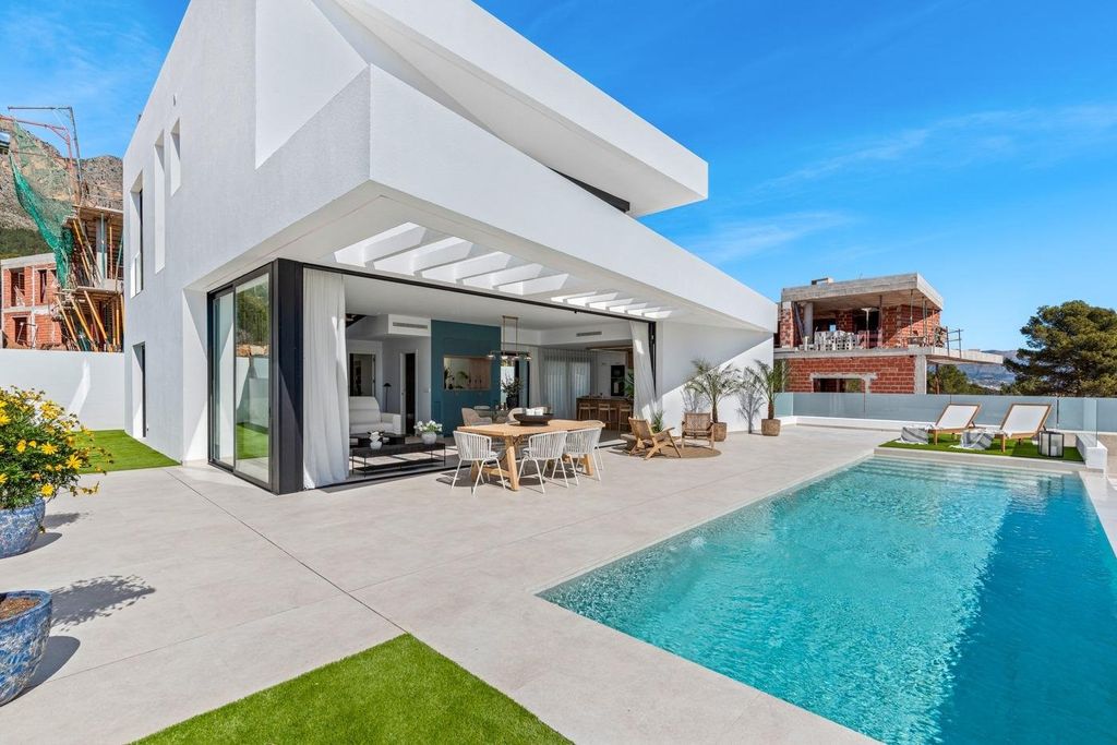 Property photo 3 of 50