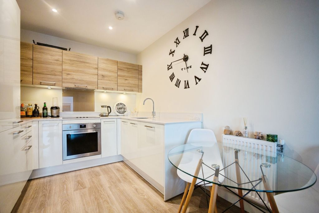 Property photo 3 of 19 Kitchen