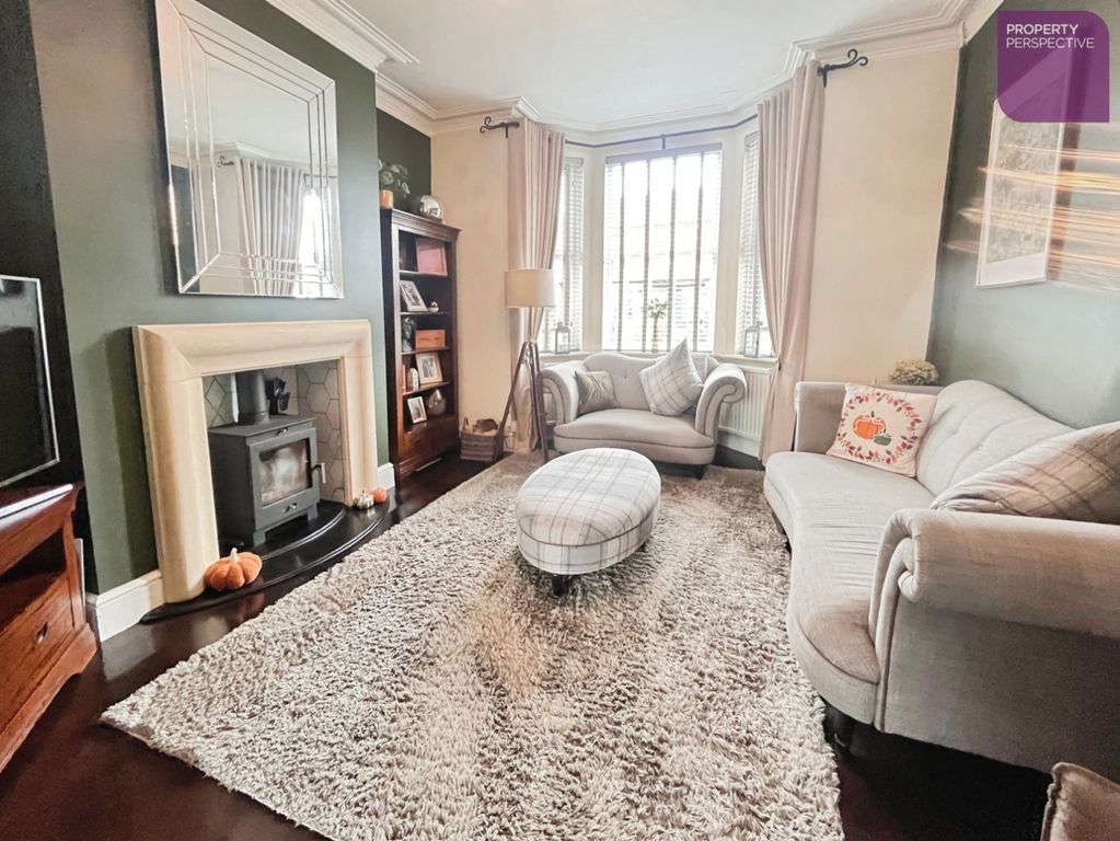 Property photo 2 of 18 Lounge