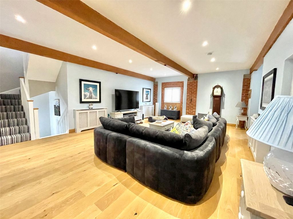Property photo 2 of 22 Picture No. 16