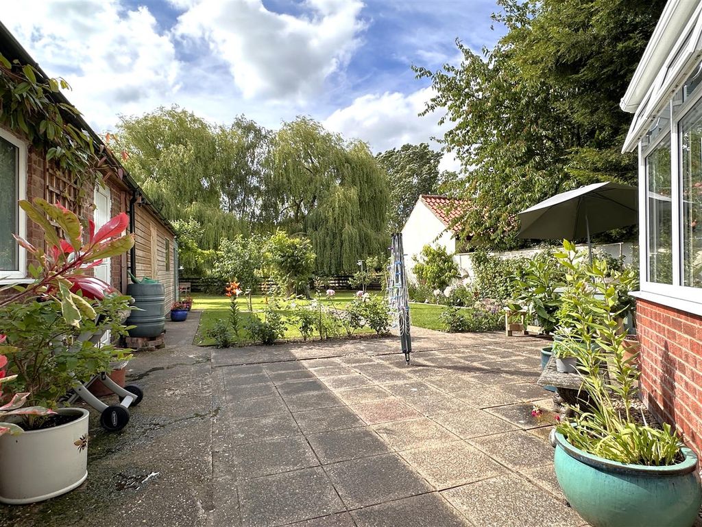 Property photo 3 of 23 Lovely Private Garden 401