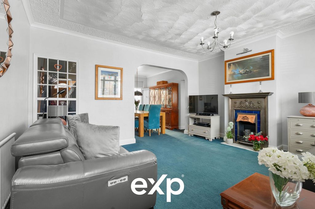 Property photo 2 of 31