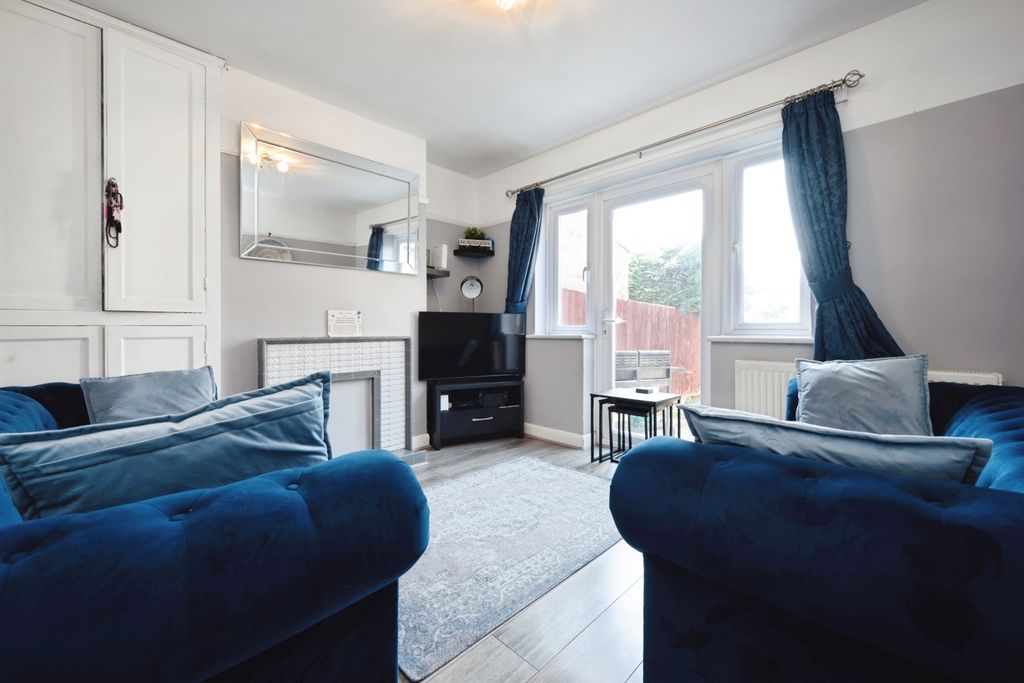 Property photo 3 of 13 Pbox-Img.Jpg