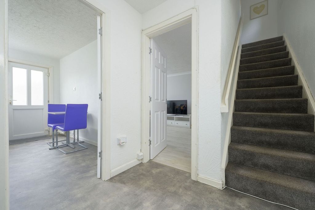 Property photo 2 of 23