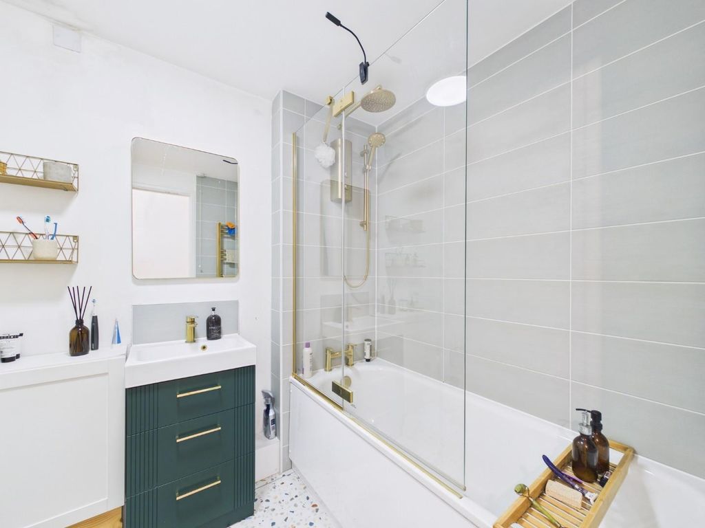 Property photo 2 of 16 Cam01530G0-Pr0404-Still016.Jpg