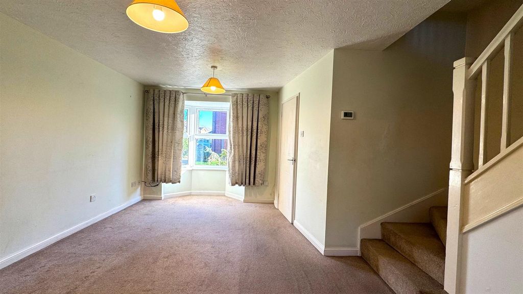 Property photo 2 of 13 Lounge (1).Jpg