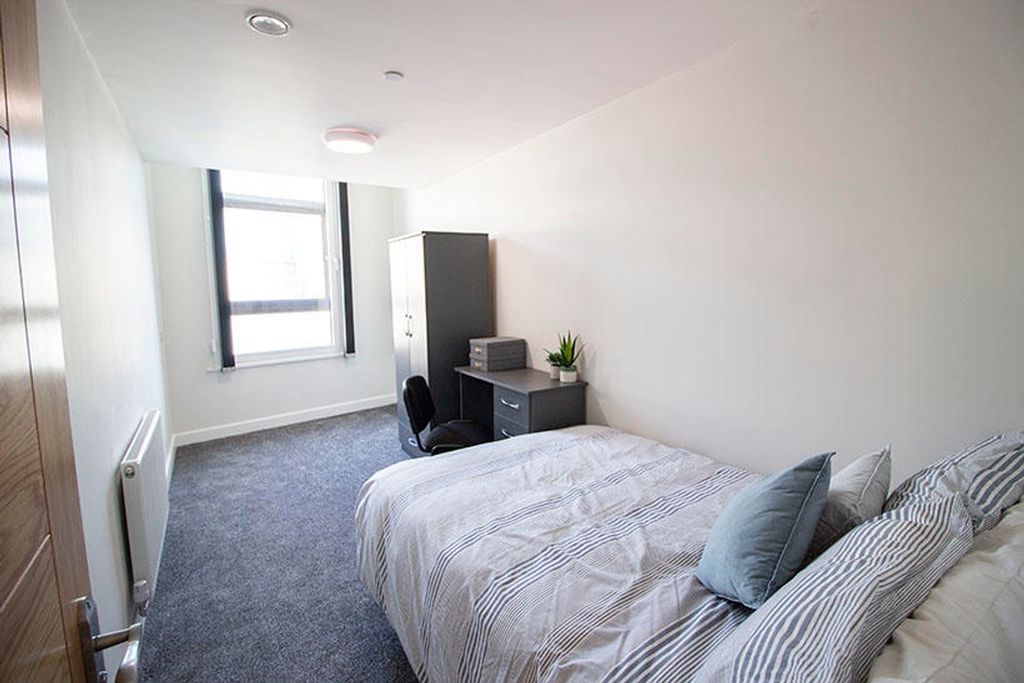 Property photo 2 of 11 This Inviting Double Bedroom Features A Cozy Bed, ...