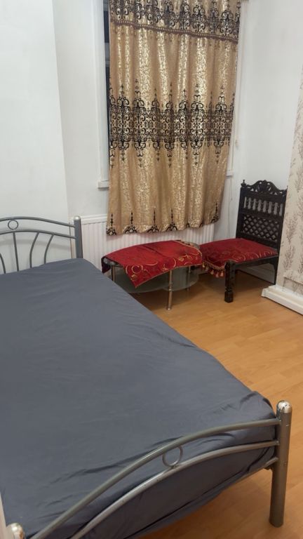 Property photo 1 of 2 Single Room To Let In Shared Family House- £550 Pcm