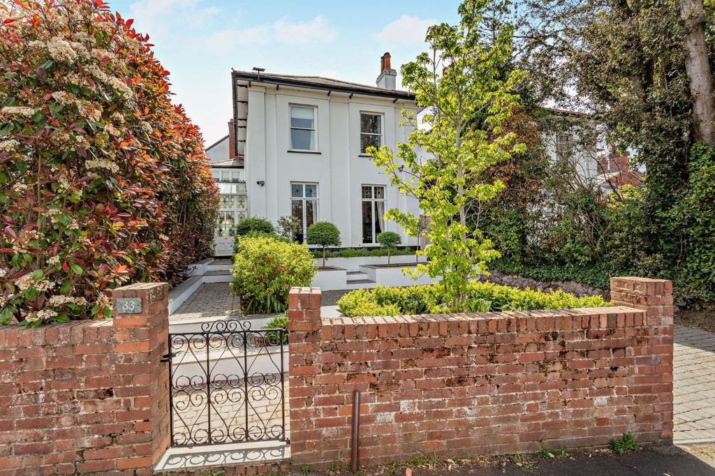 Property photo 1 of 22 33 St. Leonards Road